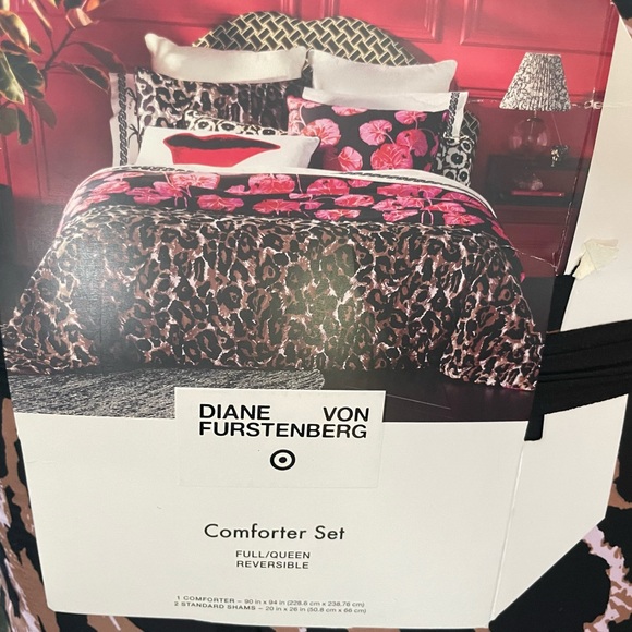 Comforter Bed Set with matching sheets and pillows. - Picture 2 of 14